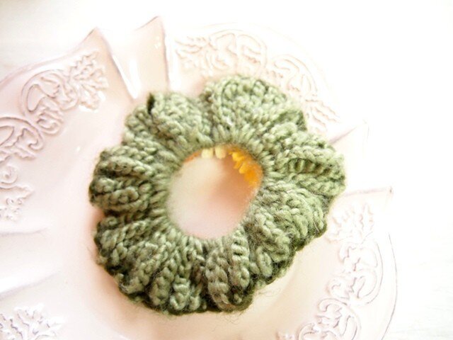 毛糸とお花可愛いシュシュg１６０６ Iichi ハンドメイド クラフト作品 手仕事品の通販