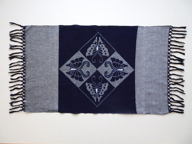 手織り久留米絣：蝶のテーブルセンター（T-1） | iichi 日々の暮らしを