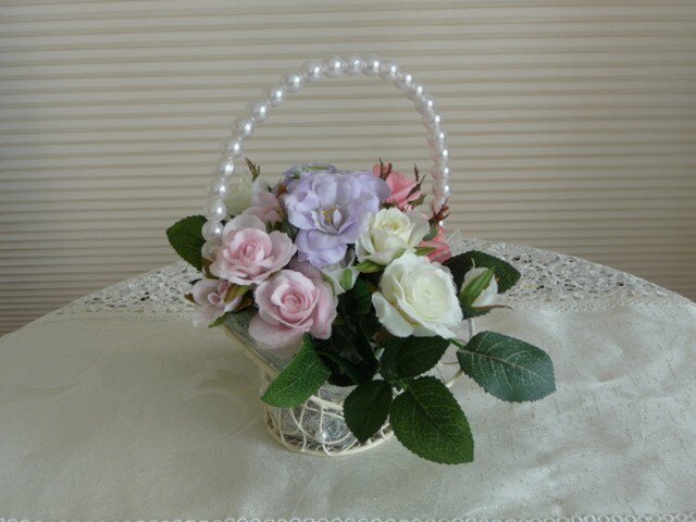 バラの花かごの画像1枚目