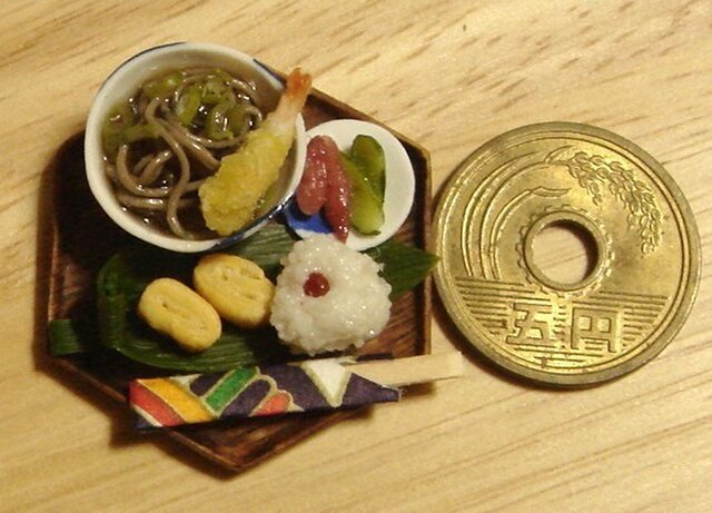 ★天ぷらそばと小梅おにぎり・6角形の画像1枚目