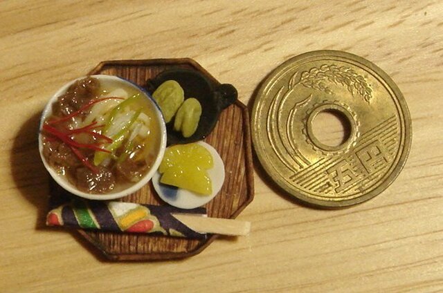 ★肉うどん&そら豆お盆(木製風8角形・黒)の画像1枚目