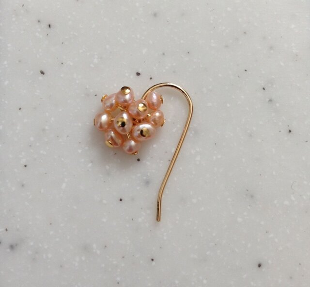パールピアス　ピンク　（にゃん）　素敵 淡水ピンクパールピアス【お花 ベニ】 | iichi 日々の暮らしを心地よく