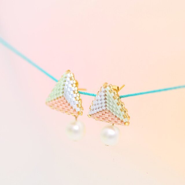三角ピアス