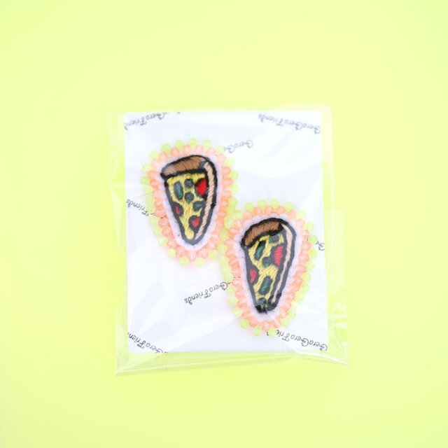 刺繍ピザのピアス