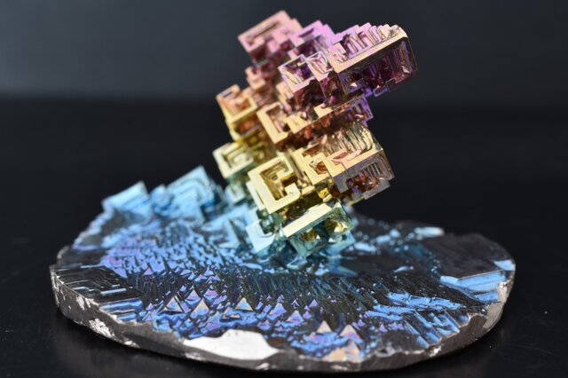 神秘的な美しさを持つビスマス結晶 432gケース付き ビスマス結晶オブジェ（小） | iichi 日々の暮らしを心地よくする