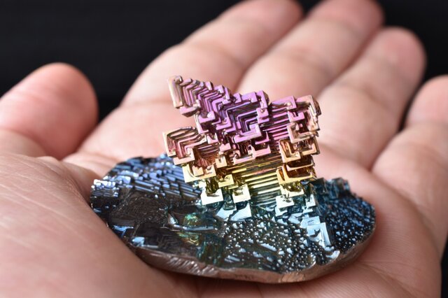 神秘的な美しさを持つビスマス結晶 291gケース付き ビスマス結晶 3個セット 研究用標本 金属鉱物( 60-80g
