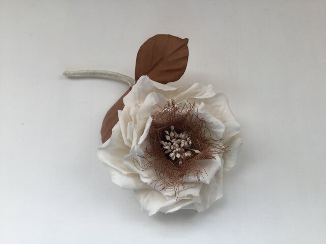 アンティークな薔薇のコサージュの画像1枚目