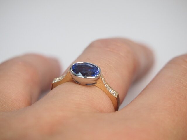 大粒の天然サファイヤ・指輪 | iichi 日々の暮らしを心地よくする