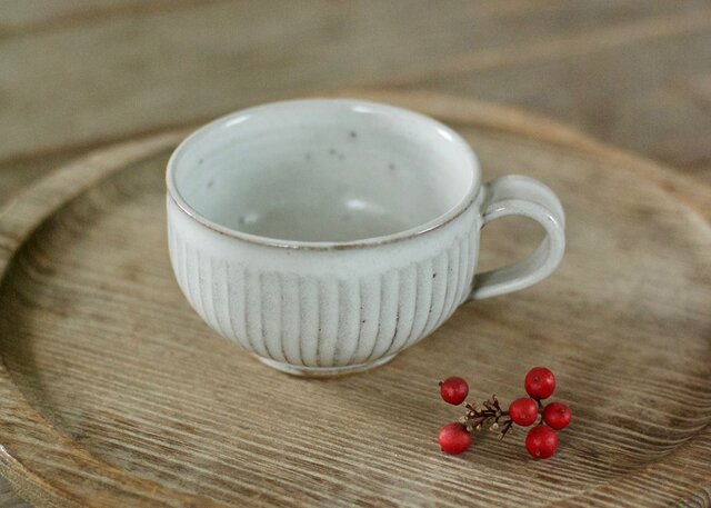 白い陶器の鎬丸ティーカップ | iichi 日々の暮らしを心地よく