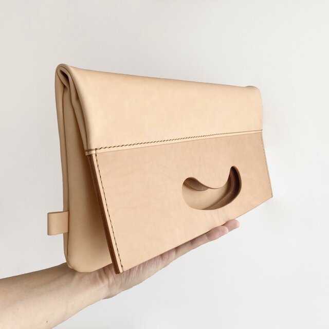 ヌメ革丨クラッチバッグ【nicori/にこり】荷物が増えると機嫌を