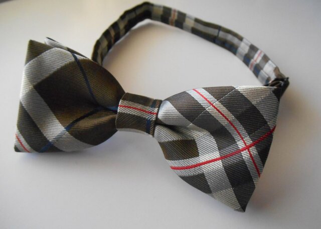 ✳︎オーダー品✳︎ハンドメイド✳︎蝶ネクタイ　ブラウンチェック 蝶ネクタイ チェック モカブラウン オールシルク100％ | iichi