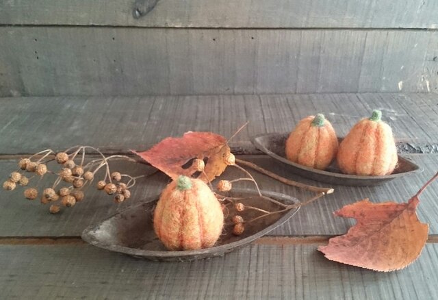 羊毛フェルトのハロウィンかぼちゃ(たて長)の画像1枚目