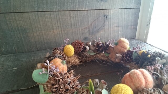 木の実がいっぱいの秋のナチュラルリース+羊毛フェルトのハロウィン