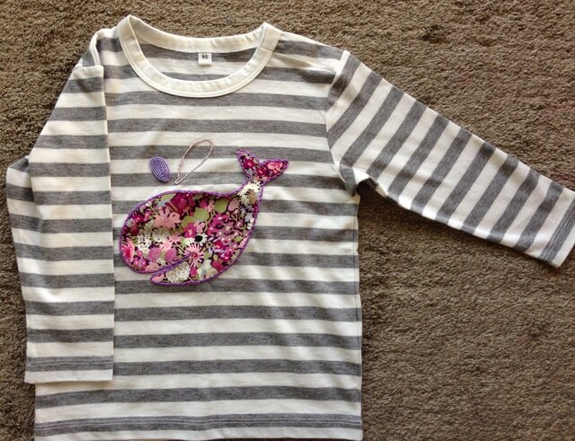 くじらアップリケのTシャツ(子供用)の画像1枚目