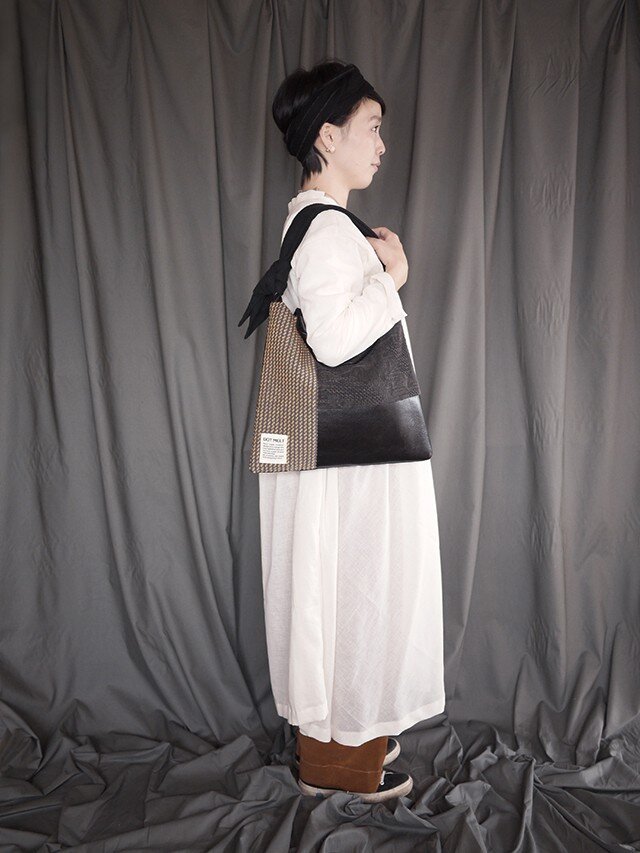 墨染め patchwork bag M (千鳥柄カーテン)の画像1枚目