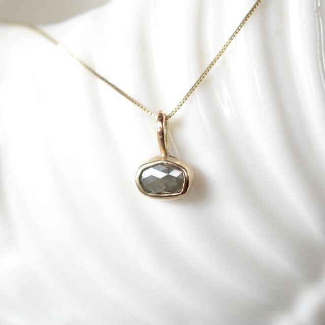 ナチュラルダイヤモンド10kゴールドペンダント（天然グリーングレー）