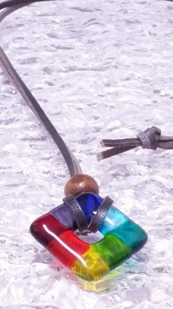 四角いドーナツペンダント（虹）