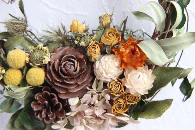 シダーローズのオータムリース | iichi 日々の暮らしを心地よくする