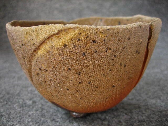陶器 食器 焼締め鉄彩足付小鉢 陶芸家オリジナル(13)の画像1枚目