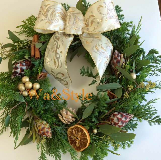 ◆2016Xmas◆森の香りのフレッシュリース(お任せ・ホワイト系リボン)の画像1枚目