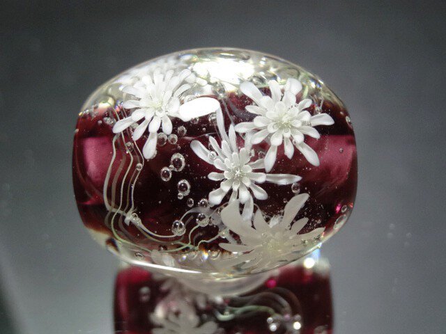 月下美人のとんぼ玉（ガラス玉） | iichi 日々の暮らしを