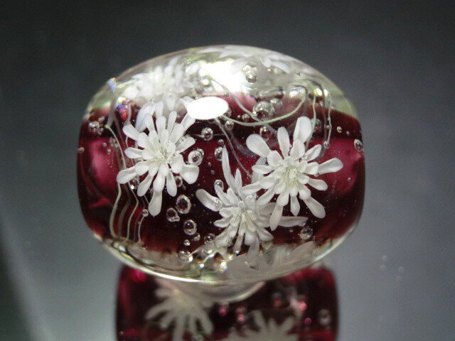 月下美人のとんぼ玉（ガラス玉） | iichi 日々の暮らしを