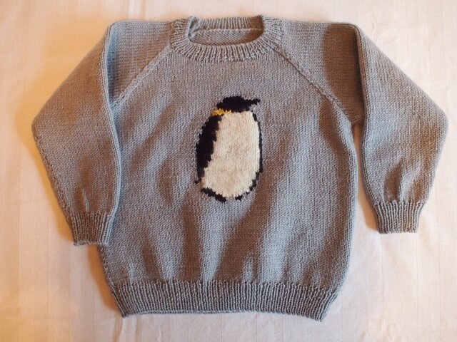 【50%off SALE】*手編みこどもニット*ペンギンの画像1枚目