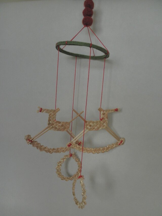 麦藁細工のモビール　木馬とリース