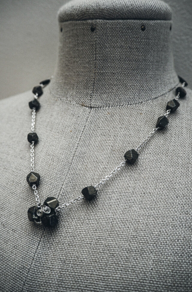 hikari necklace(パイライト・シェル・淡水パール）