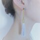 シルクタッセルロングピアス グレイッシュホワイト tassel pierced earrings <PETS-5GWH>の画像