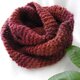 スヌード手編み　ボルドー～赤系のグラデーション　イタリア製の毛糸（厚さしっかりめ）の画像