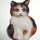 木彫りの三毛猫マグネットの画像