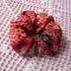 古布(絞り)の小さなシュシュ・紅 花の画像