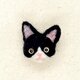 小さな小さな子猫ちゃん・白黒ハチワレ（ねこあたまブローチ・小）の画像
