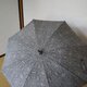 紬らしい紬のグレーの日傘の画像