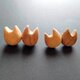 【特別価格】ピアス　白＆黒仲良しネコ　木彫り　両耳　黒柿（クロガキ）　各1点ものの画像