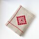 リネンの手刺繍ブックカバー   赤&キナリ  (A6/文庫本サイズ)の画像