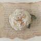 〈染め花〉イングリッシュローズのコサージュ（中輪・オフホワイト)の画像