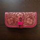 革カービング　ピンクの長財布の画像