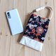 レトロな花柄刺繍　ふかふかスマホポーチ　生成帆布　iphoneポーチ　ネイビー　　640の画像
