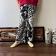 アフリカンバティック柄シンプルパンツ　シンプルだから柄が楽しい　植物柄白黒の画像