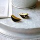 YM167-【 Monet 】モネ・ヴィンテージイヤリング Gold Tone Black Paint Triangleの画像