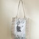 A４が入るリネンのマチ付きトートバッグ（女の子刺繍プリント）肩掛け可の画像