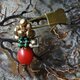 深紅エチオピアンチェリーとたわわな鈴＆クリソコラ、アフガンパーツのランドリーピンブローチ