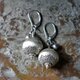 プックリ上下刻印カレンシルバーとインドシルバー鈴のピアス