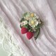 レース編み 苺のストールピン／ブローチ ～白いお花～
