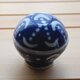 瑠璃色の釉薬のかかった月と丸模様の小物入れの画像