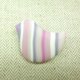 カラフルな小鳥のブローチの画像