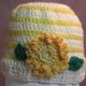 元気黄色のお花モチーフ付き帽子の画像
