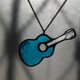 ギター (青)　ネックレスの画像